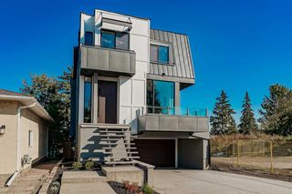 Main Photo: 2226 8 Street NE in Calgary: Winston Heights/Mountview Detached for sale : MLS®# A2083683