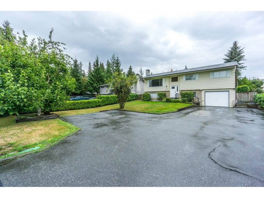 Photo 2: Photos: 20250 48 Avenue in Langley: Langley City House for sale : MLS®# R2305434