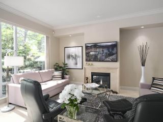 Photo 3: 410 BEACH Crescent in Vancouver: Yaletown Townhouse for sale in "KING'S LANDING" (Vancouver West)  : MLS®# R2845282