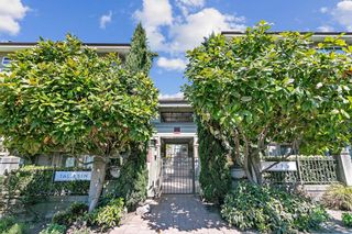 Photo 2: 14 2375 W BROADWAY Street in Vancouver: Kitsilano Townhouse for sale in "TALIESIN" (Vancouver West)  : MLS®# R2777937