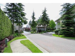 Photo 2: 44 2588 152ND Street in Surrey: King George Corridor Townhouse for sale in "WOODGROVE" (South Surrey White Rock)  : MLS®# F1414709