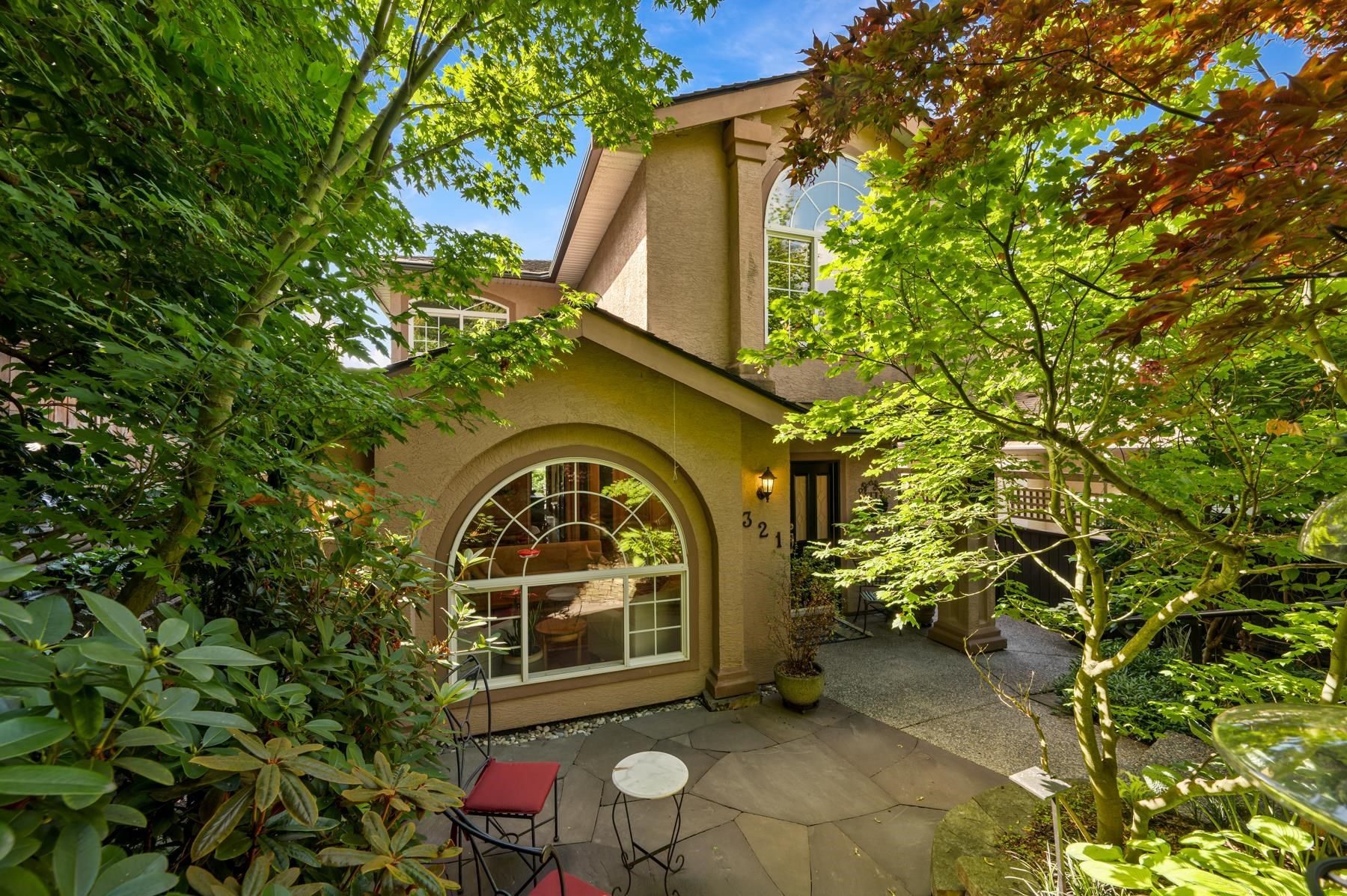Main Photo: 321 W 24TH Street in North Vancouver: Central Lonsdale House for sale : MLS®# R2721863