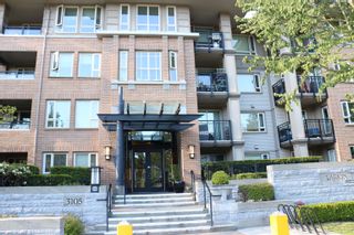 Photo 1: 114 3105 LINCOLN Avenue in Coquitlam: New Horizons Condo for sale in "LARKIN HOUSE" : MLS®# R2879770