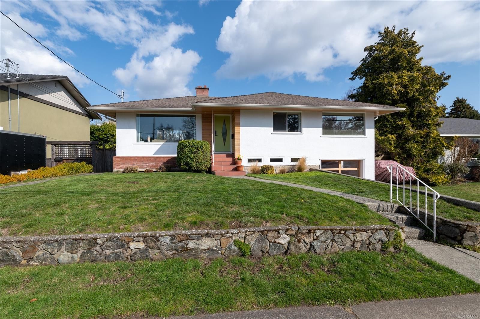 Main Photo: 663 Richmond Ave in Victoria: Vi Fairfield East House for sale : MLS®# 926653