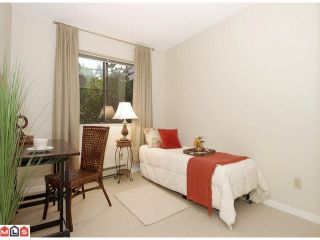 Photo 7: 101 1458 BLACKWOOD Street: White Rock Condo for sale in "Champlain Manor" (South Surrey White Rock)  : MLS®# F1022720