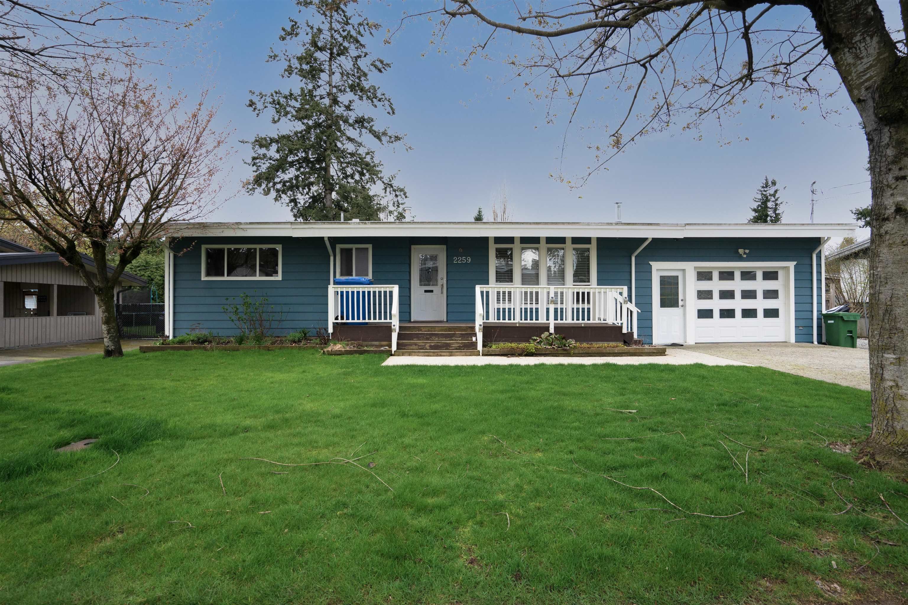 Main Photo: 2259 LYNDEN Street in Abbotsford: Abbotsford West House for sale : MLS®# R2674679