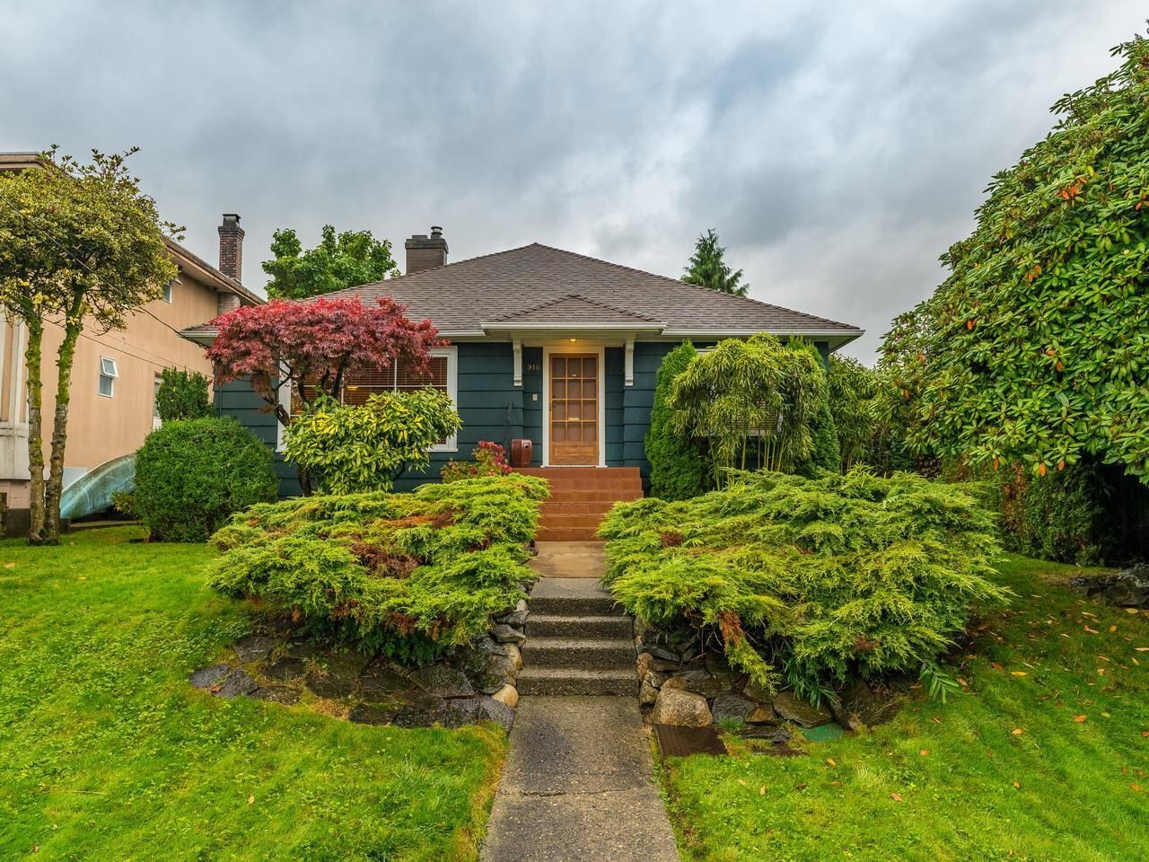 Main Photo: 916 FIFTH STREET in New Westminster: GlenBrooke North House for sale : MLS®# R2627896