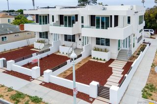 Main Photo: OCEAN BEACH House for sale : 2 bedrooms : 2166 Abbott St in San Diego