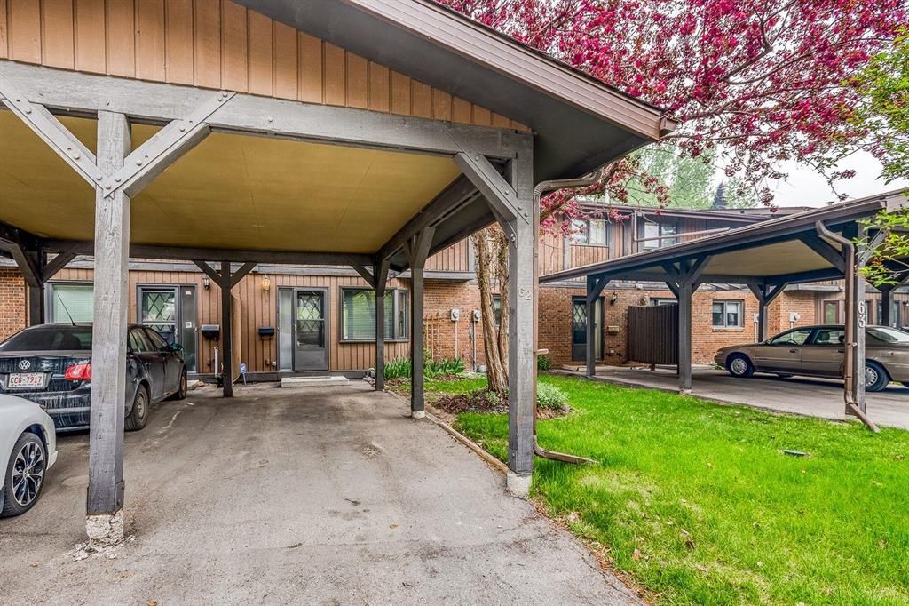Main Photo: 62 10940 Bonaventure Drive SE in Calgary: Willow Park Row/Townhouse for sale : MLS®# A2051982
