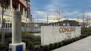Photo 1: 917 1768 COOK Street in Vancouver: False Creek Condo for sale in "AVENUE ONE" (Vancouver West)  : MLS®# R2763096