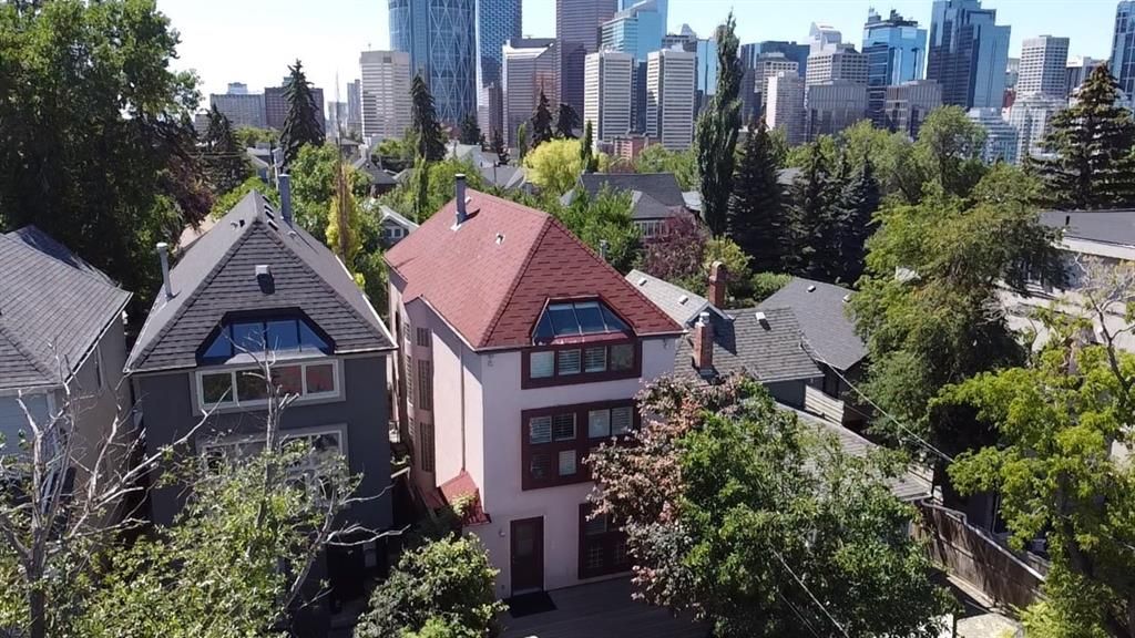 Main Photo: 214 4 Avenue NE in Calgary: Crescent Heights Detached for sale : MLS®# A1202183
