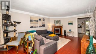 Photo 4: A 930 Old Esquimalt Rd in Esquimalt: House for sale : MLS®# 961763