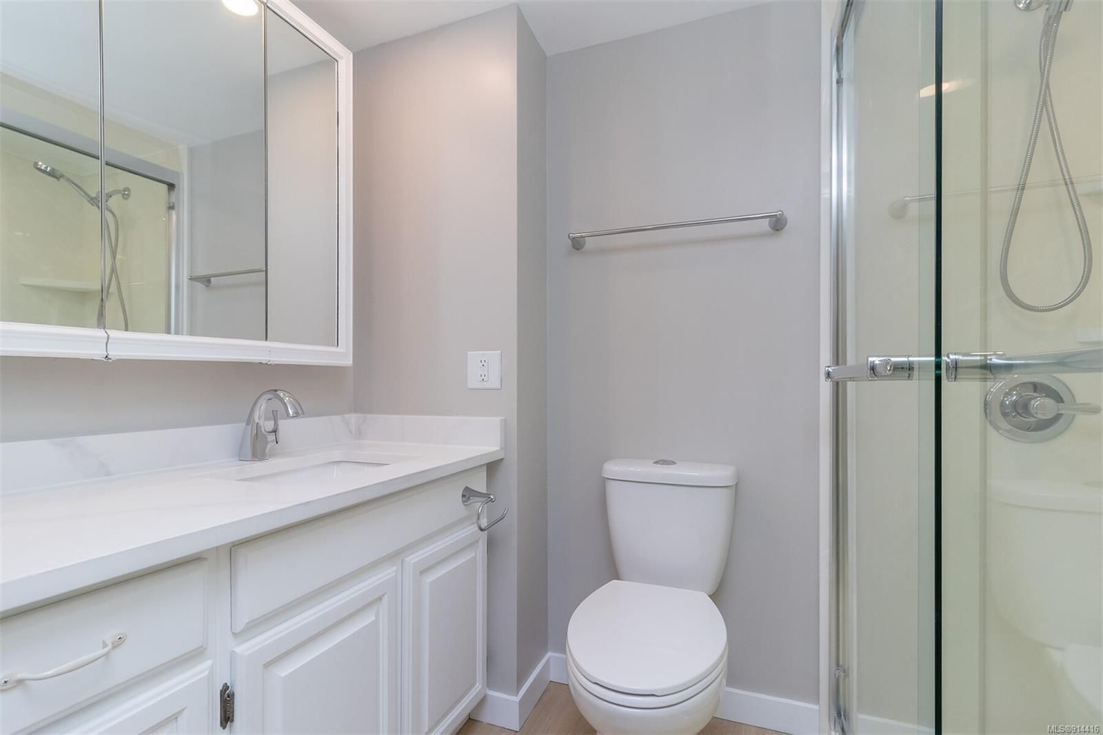 Photo 16: Photos: 307 2930 Cook St in Victoria: Vi Mayfair Condo for sale : MLS®# 914416