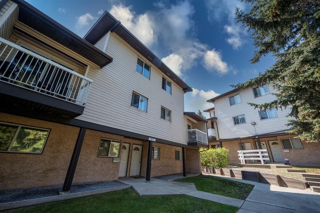 Main Photo: 10 3705 Fonda Way SE in Calgary: Forest Heights Row/Townhouse for sale : MLS®# A2000065