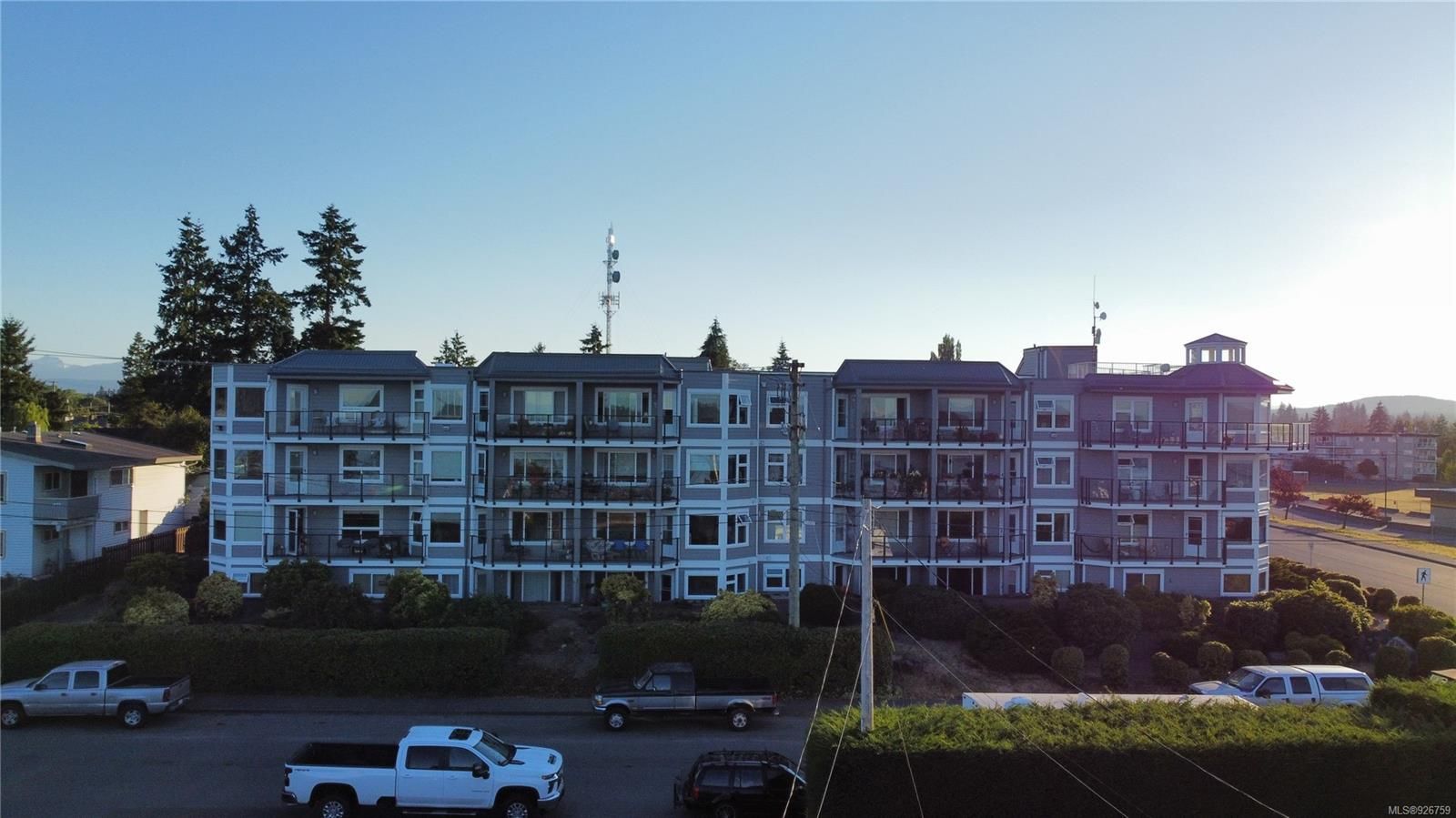 Main Photo: 4H 690 Colwyn St in Campbell River: CR Campbell River Central Condo for sale : MLS®# 926759