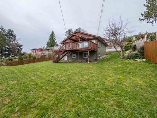 Photo 17: 588 N FLETCHER Road in Gibsons: Gibsons & Area House for sale (Sunshine Coast)  : MLS®# R2254074