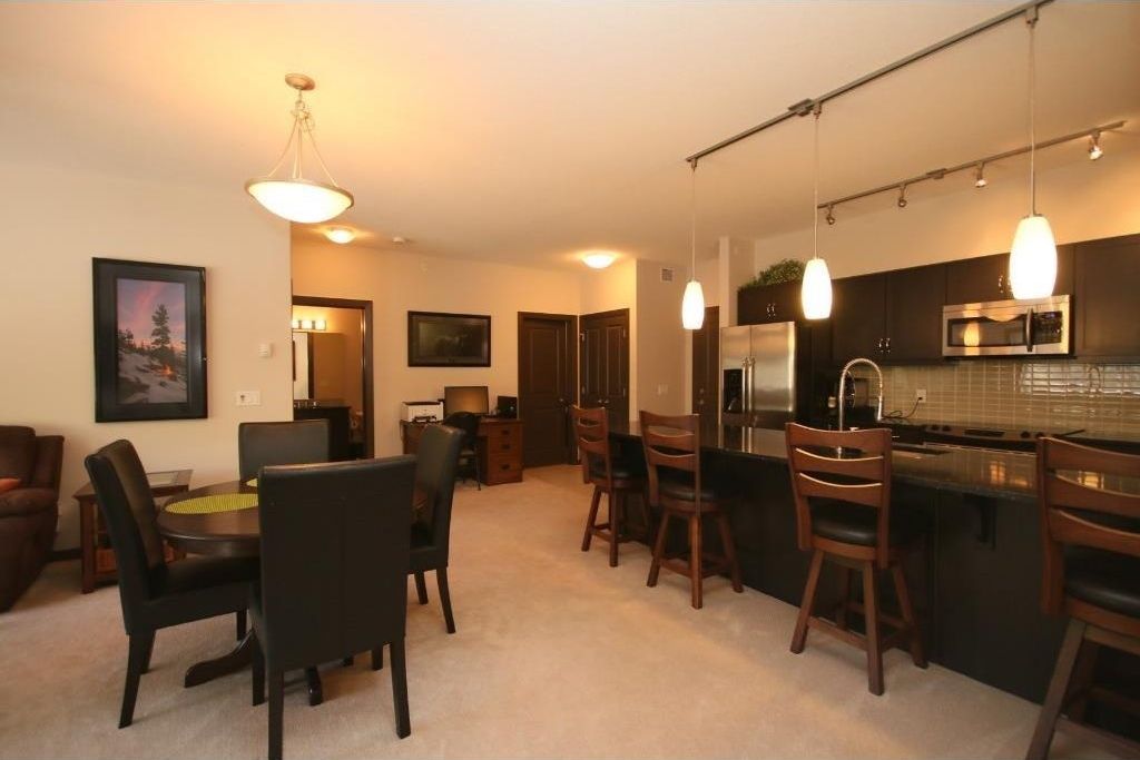 Main Photo: 411 103 VALLEY RIDGE Manor NW in Calgary: Valley Ridge Condo for sale : MLS®# C4108902