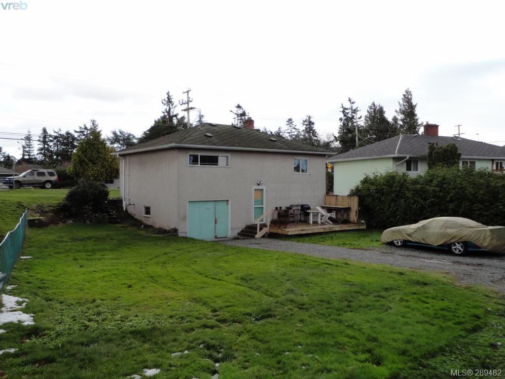Main Photo: 1026 Tillicum Rd in VICTORIA: Es Kinsmen Park House for sale (Esquimalt)  : MLS®# 563342