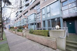 Photo 2: 1068 CAMBIE Street in Vancouver: Yaletown Townhouse for sale in "Yaletown Limited" (Vancouver West)  : MLS®# R2754100