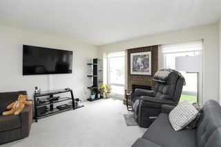Photo 8: 11 Callum Crescent in Winnipeg: North Kildonan Residential for sale (3F)  : MLS®# 202312957