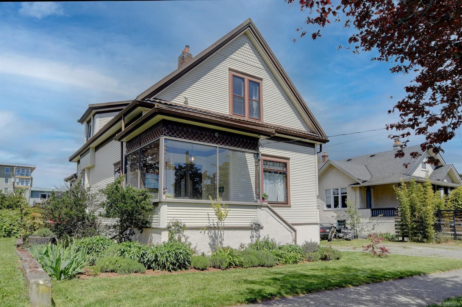 Main Photo: 812 Wollaston St in Esquimalt: Es Old Esquimalt House for sale : MLS®# 875504