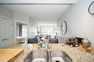 Photo 4: 301 2970 KING GEORGE Boulevard in Surrey: King George Corridor Condo for sale in "The Watermark" (South Surrey White Rock)  : MLS®# R2603504