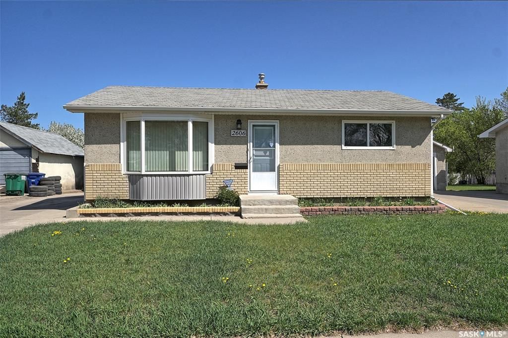 Main Photo: 2606 33rd Street West in Saskatoon: Westview Heights Residential for sale : MLS®# SK929639