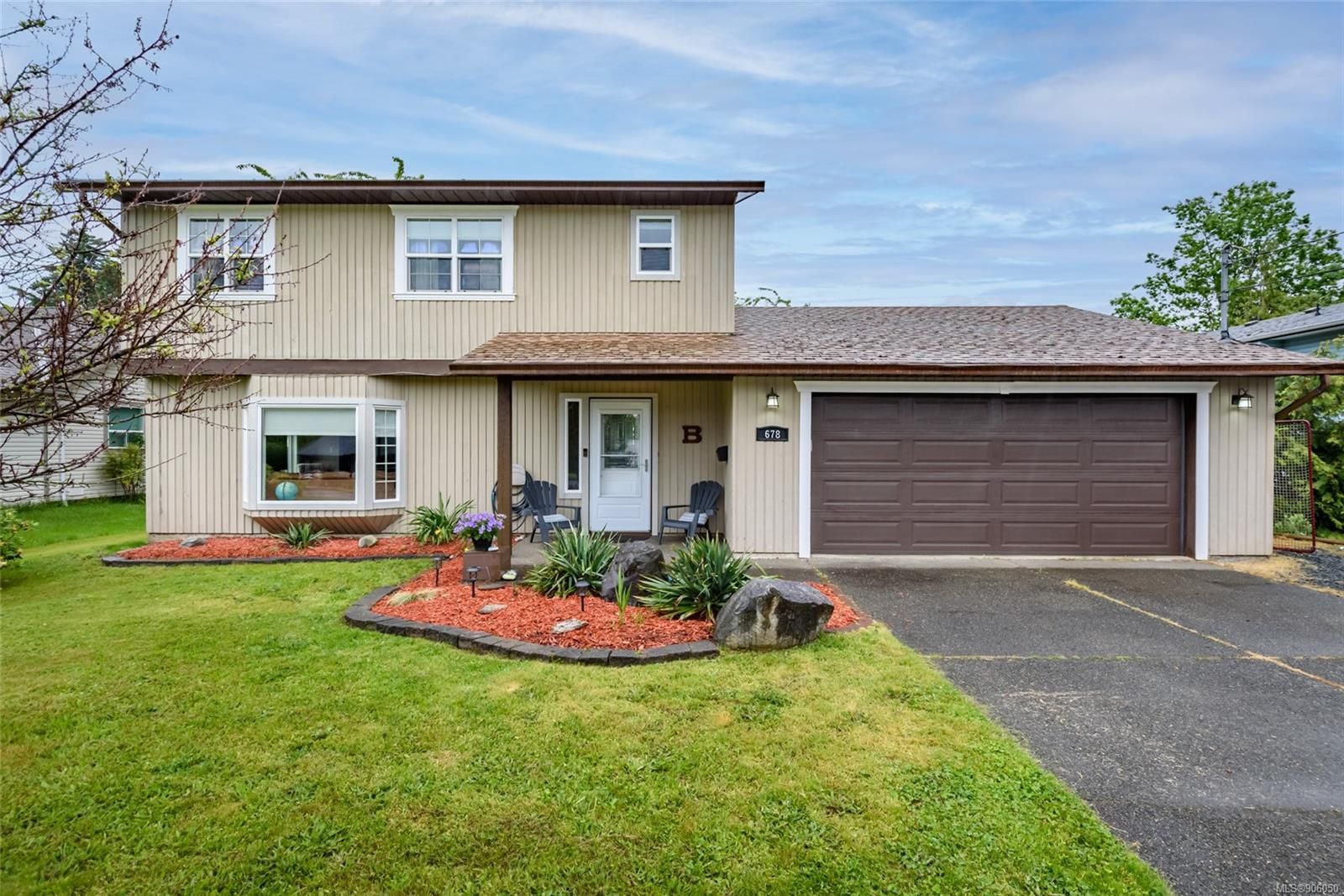Main Photo: 678 Torrence Rd in Comox: CV Comox (Town of) House for sale (Comox Valley)  : MLS®# 906050