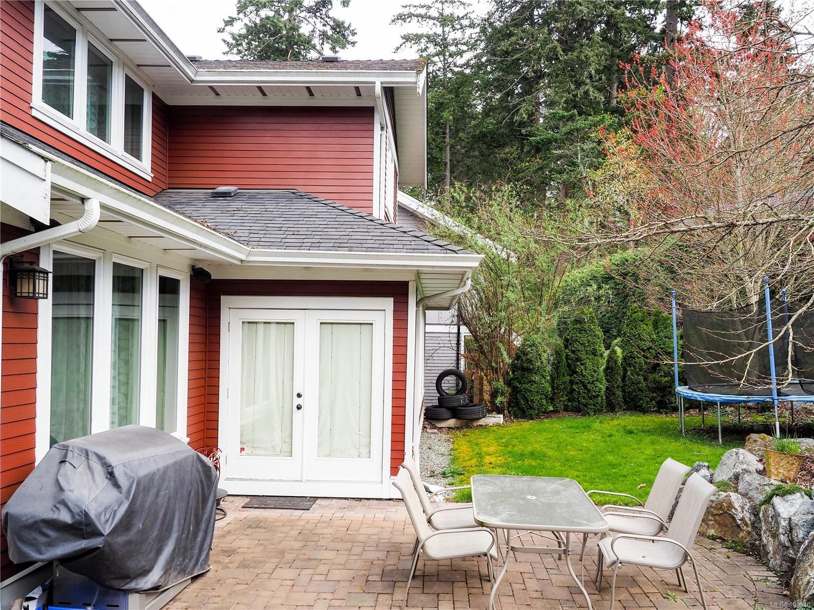 Photo 24: Photos: 3839 South Valley Dr in Saanich: SW Strawberry Vale House for sale (Saanich West)  : MLS®# 899940