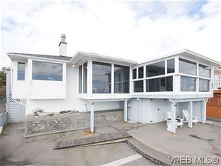 Photo 2: 4029 White Rock St in VICTORIA: SE Ten Mile Point House for sale (Saanich East)  : MLS®# 575918
