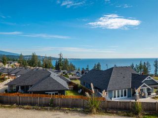Photo 3: 5634 KINGBIRD Crescent in Sechelt: Sechelt District House for sale in "SilverStone Heights Phase2" (Sunshine Coast)  : MLS®# R2466073