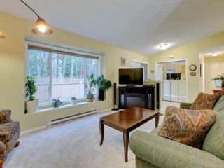 Photo 5: 93 7570 Tetayut Rd in Central Saanich: CS Hawthorne Manufactured Home for sale : MLS®# 896851