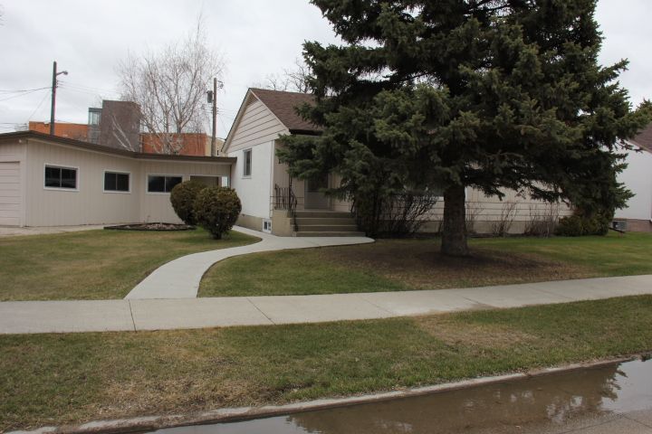 Photo 1: Photos: 11 Portland Ave in Winnipeg: Residential for sale