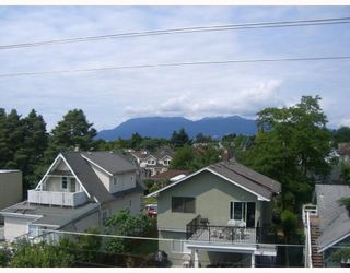Photo 8: 214 2545 W BROADWAY BB in Vancouver: Kitsilano Townhouse for sale in "TRAFALGER MEWS" (Vancouver West)  : MLS®# V719895