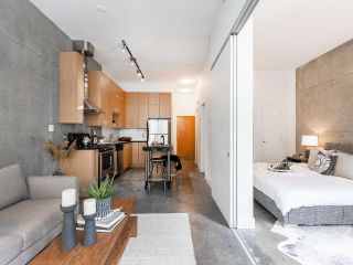 Photo 4: 205 2635 PRINCE EDWARD Street in Vancouver: Mount Pleasant VE Condo for sale in "Soma Lofts" (Vancouver East)  : MLS®# R2392727