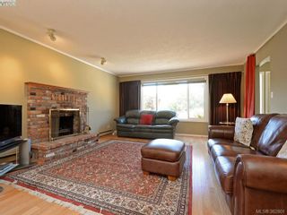 Photo 3: 1216 Loenholm Rd in VICTORIA: SW Layritz House for sale (Saanich West)  : MLS®# 769227