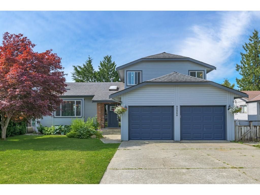 Main Photo: 32968 WHIDDEN Avenue in Mission: Mission BC House for sale : MLS®# R2703280