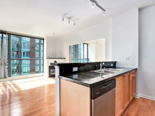 Photo 2: 2304 928 RICHARDS Street in Vancouver: Yaletown Condo for sale in "Yaletown" (Vancouver West)  : MLS®# R2880702