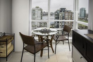Photo 8: 2001 1201 MARINASIDE Crescent in Vancouver: Yaletown Condo for sale in "Peninsula" (Vancouver West)  : MLS®# R2144210