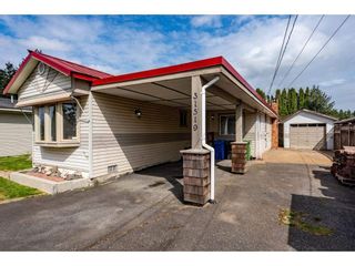 Photo 2: 31519 LOMBARD Avenue in Abbotsford: Poplar Manufactured Home for sale : MLS®# R2572916