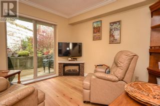 Photo 18: 2 33 Songhees Rd NW in Victoria: House for sale : MLS®# 952925