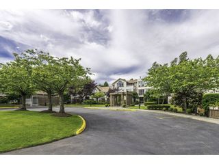Photo 2: 304 15991 THRIFT Avenue: White Rock Condo for sale in "THE ARCADIAN" (South Surrey White Rock)  : MLS®# R2426777
