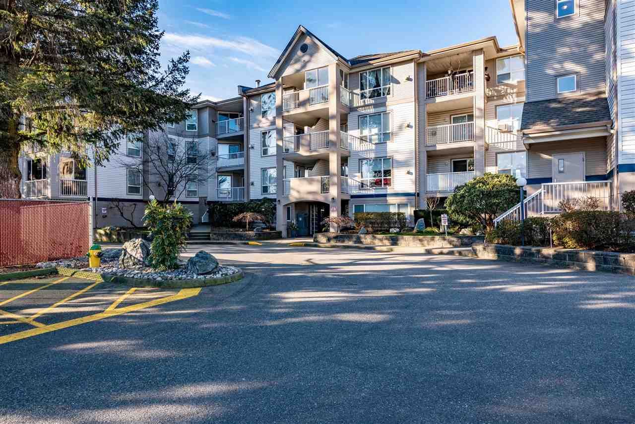 Main Photo: 214 9165 BROADWAY ROAD in : Chilliwack Proper East Condo for sale : MLS®# R2538435