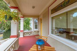 Photo 2: 211 Howe St in Victoria: Vi Fairfield West House for sale : MLS®# 916401