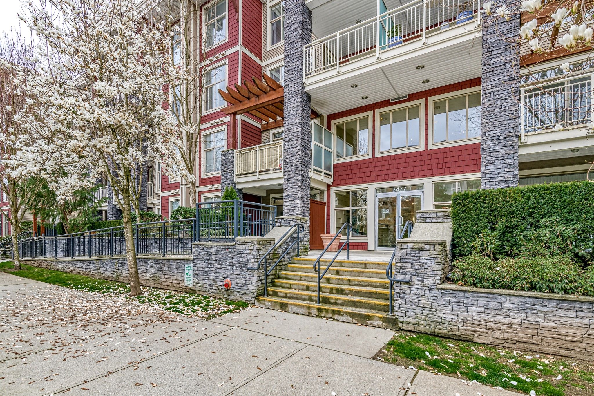 Photo 2: Photos: 101 2477 KELLY AVENUE in Port Coquitlam: Central Pt Coquitlam Condo for sale : MLS®# R2673787
