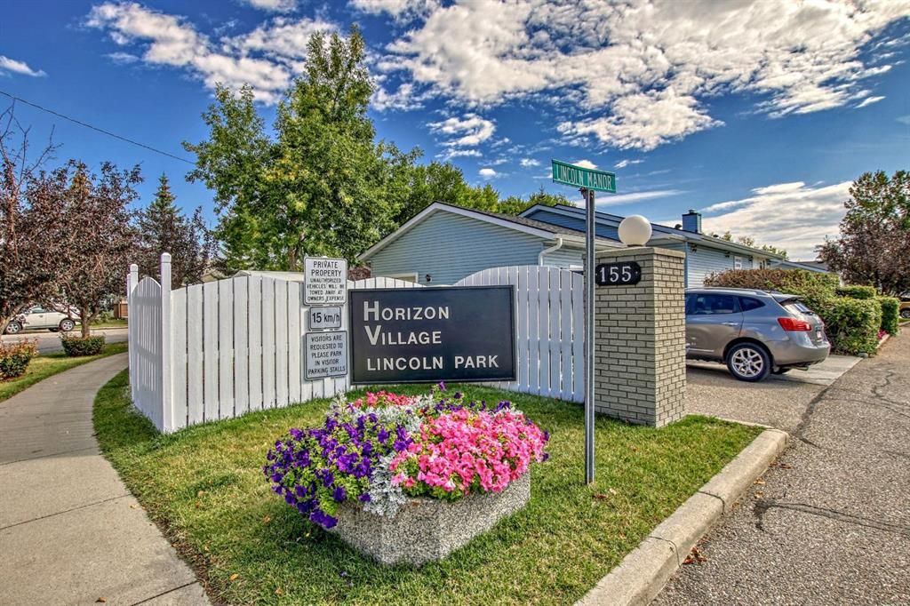 Main Photo: 24 Lincoln Manor SW in Calgary: Lincoln Park Semi Detached (Half Duplex) for sale : MLS®# A2079397