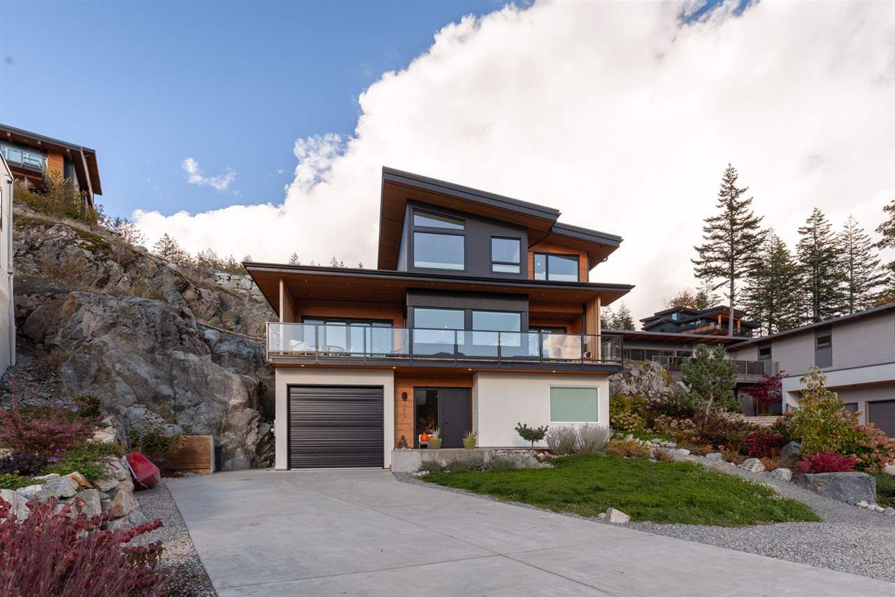 Main Photo: 2255 WINDSAIL Place in Squamish: Plateau House for sale in "CRUMPIT WOODS" : MLS®# R2514390