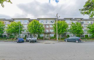 Photo 1: 105 46150 BOLE Avenue in Chilliwack: Chilliwack N Yale-Well Condo for sale in "THE NEWMARK" : MLS®# R2382418
