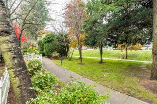 Photo 3: 69 2678 KING GEORGE Boulevard in Surrey: King George Corridor Townhouse for sale in "Mirada" (South Surrey White Rock)  : MLS®# R2419360