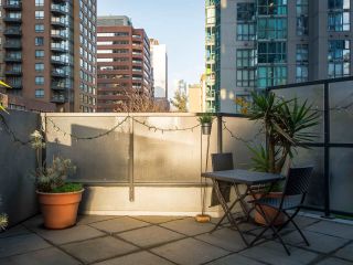 Photo 9: 304 1212 HOWE Street in Vancouver: Downtown VW Condo for sale in "1212 HOWE by Wall Financial" (Vancouver West)  : MLS®# R2221746